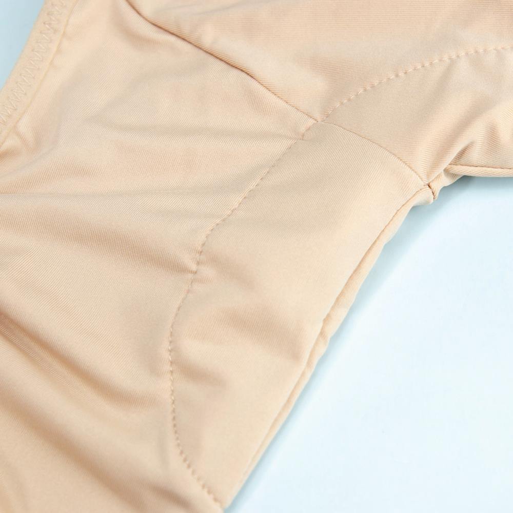 A Top TR-37 absorve o suor rapidamente e evita que sua camisa e camiseta fiquem molhadas. - Look produto certo